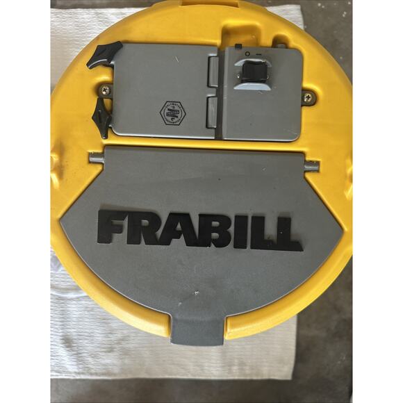 Frabill Bait Station Bucket | Large Aerated Live Bait 6-Gallon Storage - Picture 4 of 7